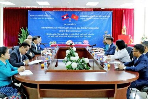 Đoàn đại biểu Nhà xuất bản Chính trị quốc gia Sự thật thăm và làm việc tại Lào