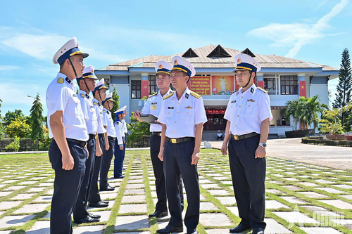 Vùng 2 Hải quân kiểm tra Lữ đoàn 681