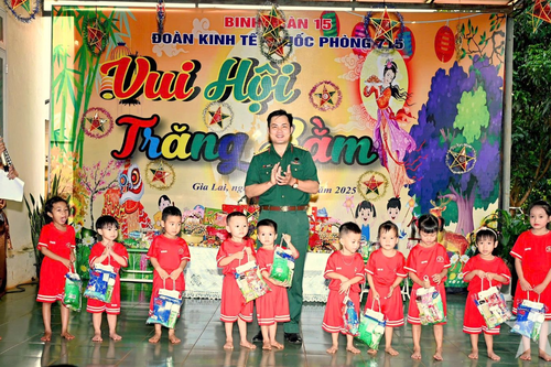 Đoàn Kinh tế-Quốc phòng 715, Binh đoàn 15 tổ chức chương trình 'Vui hội Trăng rằm' cho thiếu nhi vùng biên