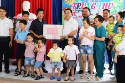 Lãnh đạo Hội đồng nhân dân thành phố Đà Nẵng thăm, tặng quà Trung thu các trung tâm bảo trợ xã hội