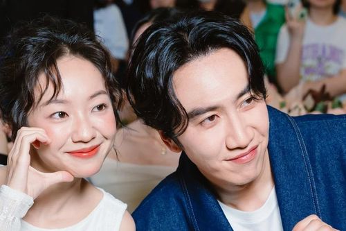 Dù đã bước vào U50 nhưng 'sao nam' đình đám này vẫn gây 'náo loạn' thảm đỏ với nhan sắc chuẩn 'nam thần'