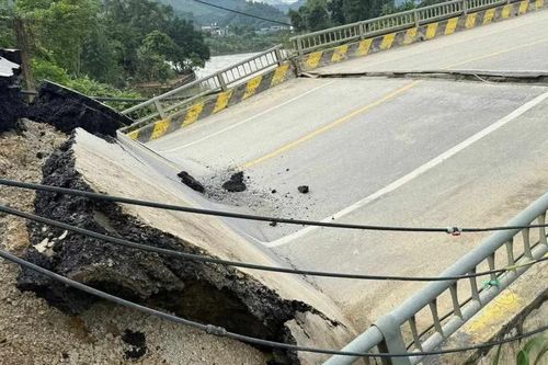 Tuyên Quang: Sụt lún đường dẫn lên cầu Tát Luông