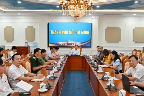 Tăng cường đào tạo cán bộ cơ sở để nắm chắc phân quyền