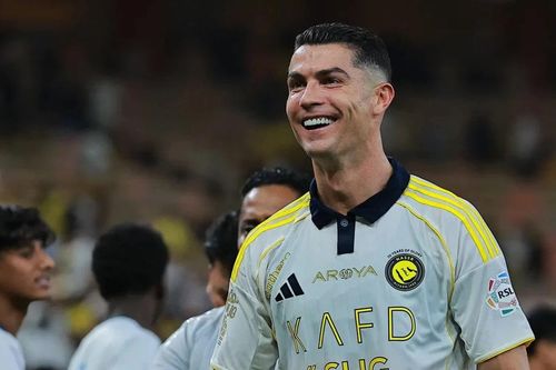 Khó khăn tài chính, Man Utd tính tái ngộ Ronaldo để... kiếm tiền