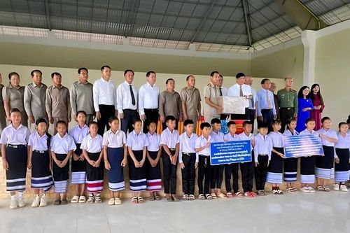 Giáo viên sang Lào giảng dạy tiếng Việt được Lâm Đồng hỗ trợ 500USD/tháng