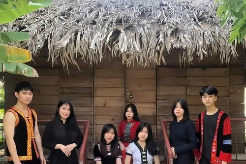Cách hai sinh viên người Tày và Ơ Đu gìn giữ nét đẹp văn hóa dân tộc