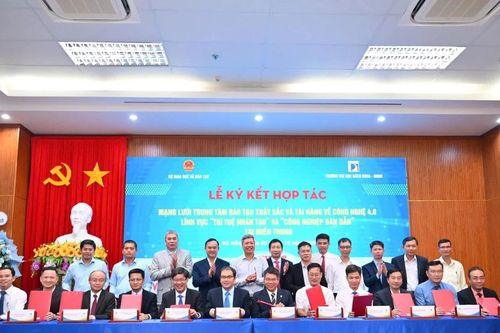 Miền Trung ra mắt mạng lưới đào tạo xuất sắc về AI và công nghiệp bán dẫn