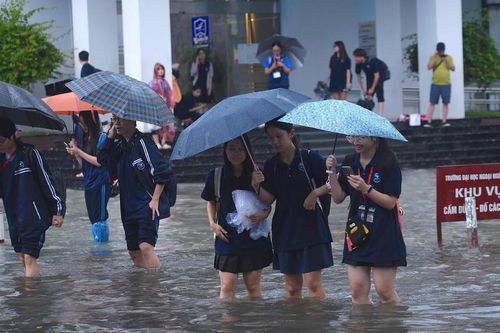 Hà Nội cho phép các trường dạy học linh hoạt ứng phó bão số 11