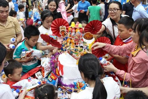 Gần 1 tỷ đồng mang Trung thu đến với con công nhân khó khăn ở Đà Nẵng