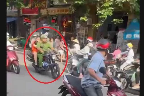Clip: Đang tuần tra, cảnh sát phát hiện em bé co giật liền chở đi cấp cứu