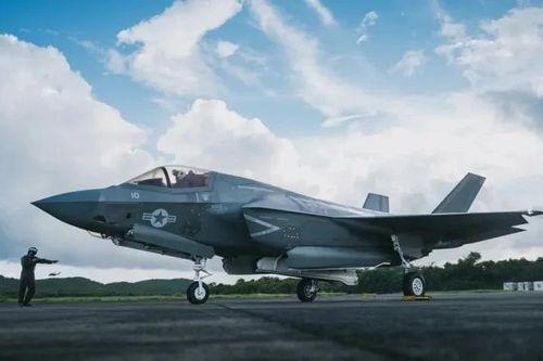 Mỹ công bố hình ảnh mới nhất về 10 máy bay tàng hình F-35 triển khai gần Venezuela
