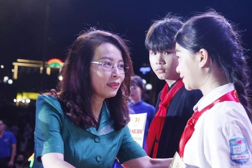 Đêm hội Trăng rằm Bắc Ninh: Hơn 3 tỷ đồng tặng thiếu nhi khó khăn