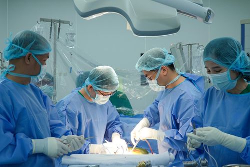 Thiếu tá quân y hồi sinh 'từ cõi chết' nhờ anh ruột tình nguyện hiến gan