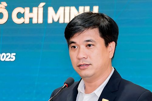 Phó giáo sư 47 tuổi điều hành Đại học Kinh tế TPHCM