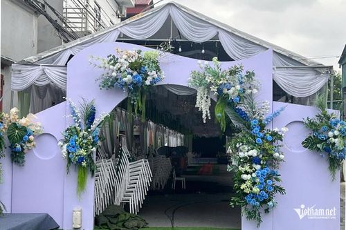 Hàng xóm U70 dẫn 4 cháu đi ăn cỗ cưới, chủ nhà ngao ngán khi bóc phong bì