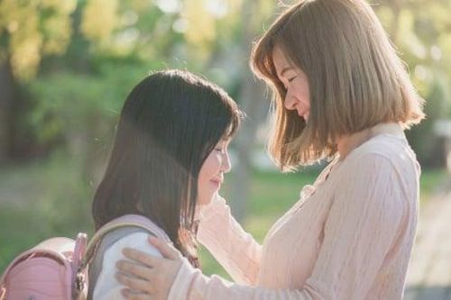 Cha mẹ làm bạn với con: Lời giải cho mâu thuẫn tuổi dậy thì