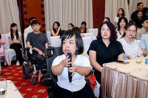 'Cô gái một mét' viết nên hành trình gieo mầm nghị lực và lan tỏa yêu thương