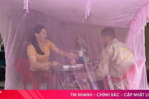 Ở nơi, muốn ăn cơm phải... mắc màn!