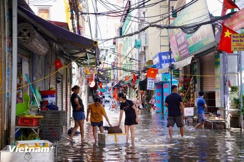 Hà Nội: Sau hàng chục giờ bị cô lập, người dân Phú Đô trở lại nhịp sống bình thường