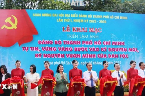 Khai mạc nhiều triển lãm ảnh về Đảng bộ Thành phố Hồ Chí Minh