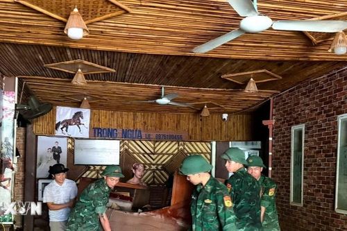 Quân đội huy động tối đa lực lượng hỗ trợ nhân dân khắc phục hậu quả bão số 10