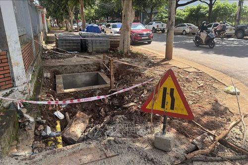 Nhếch nhác trong thi công dự án nâng cấp hạ tầng đường nội thị ở Đắk Lắk