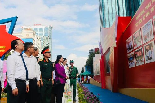 Khai mạc triển lãm TPHCM bước vào kỷ nguyên vươn mình