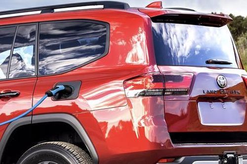 Toyota Land Cruiser LC300 sẽ có bản hybrid cắm sạc