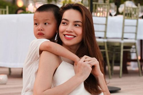 Nức lòng số tiền Hồ Ngọc Hà ủng hộ bà con vùng bão lũ