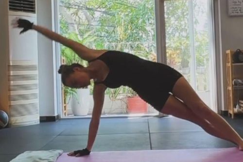 Hồ Ngọc Hà diện đồ ôm tập yoga, body mẹ 3 con đẹp mướt mắt khiến ai cũng trầm trồ
