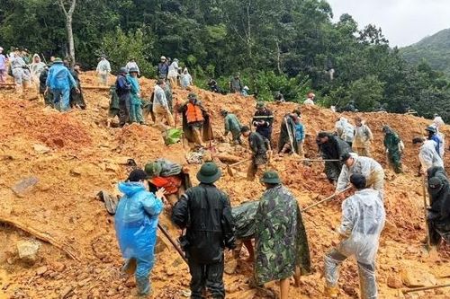Thủ tướng Phạm Minh Chính chỉ đạo: Huy động tối đa lực lượng, khắc phục nhanh nhất hậu quả bão số 10 và mưa lũ
