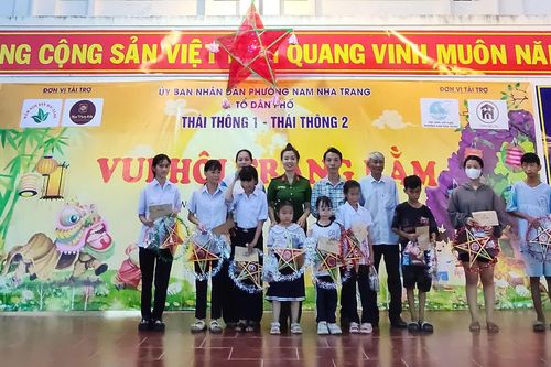 Trao 900 suất quà Trung thu cho trẻ em phường Nam Nha Trang