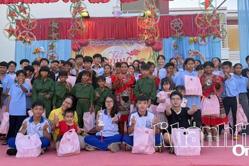 Trung thu ấm áp tại Trung tâm Công tác xã hội Ninh Thuận