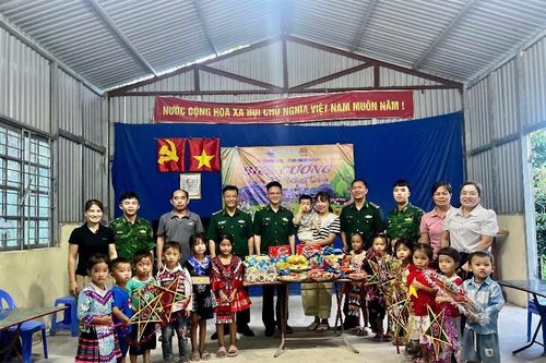 'Biên cương - đêm hội trăng rằm'