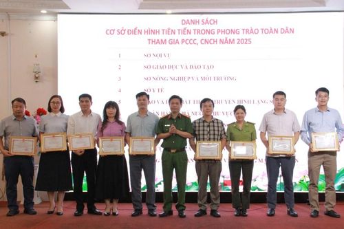 Chứng nhận 37 đơn vị điển hình tiên tiến trong phong trào toàn dân tham gia PCCC, CNCH