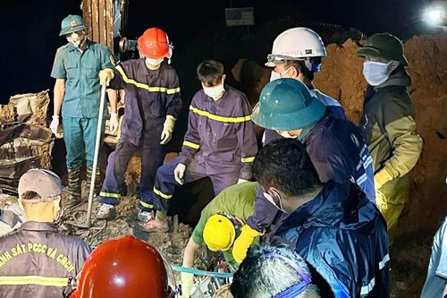Đã tìm thấy 2 nạn nhân trong xe ô tô bán tải bị vùi lấp trên Quốc lộ 279