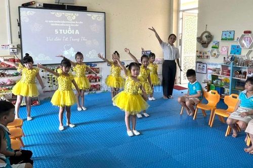 Thầy và trò phường Âu Lâu trở lại trường sau lũ