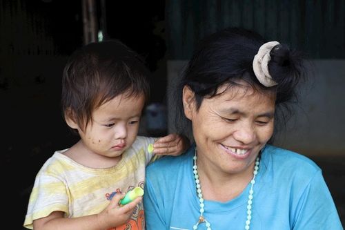 Người phụ nữ hạnh phúc vì 5 con được khai sinh
