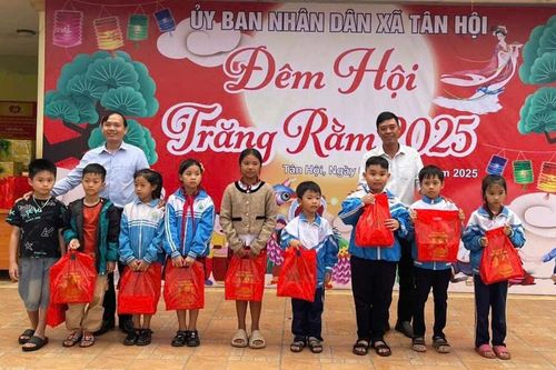 Hàng nghìn phần quà Trung thu đến với thiếu nhi Tân Hội, Langbiang - Đà Lạt và các bệnh nhi khó khăn