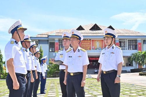 Vùng 2 Hải quân kiểm tra nhiệm vụ tại Lữ đoàn 681