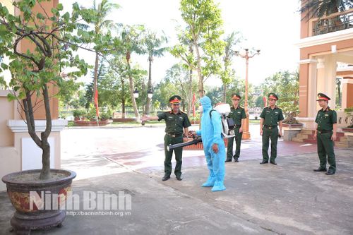 Ban Chỉ huy Phòng thủ khu vực 3-Đông A phối hợp Trung tâm Y tế Nam Định phòng, chống dịch sốt xuất huyết