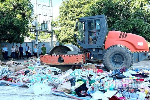 Ninh Bình: Tiêu hủy gần 16 nghìn đơn vị hàng hóa là tang vật vi phạm hành chính
