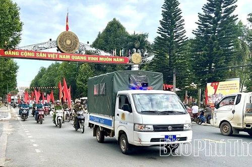 Xã Cao Phong ra quân đảm bảo trật tự an toàn giao thông và vệ sinh môi trường