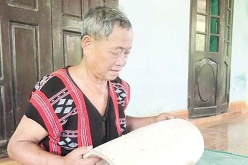 Người Cơ Tu giữ nghề chế tác trống cổ