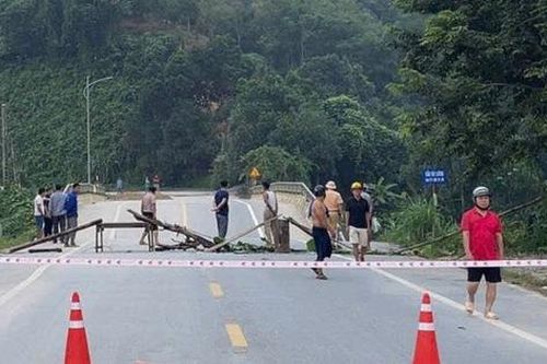 Tuyên Quang: Sập mố cầu Tát Luông, xã Nà Hang