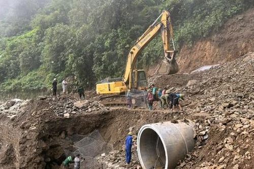 Lào Cai thông đường quốc lộ 32 cho xe máy lên Mù Cang Chải
