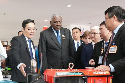 Chủ tịch Quốc hội Cuba thăm, làm việc tại Trường Đại học Sư phạm Kỹ thuật TP. Hồ Chí Minh