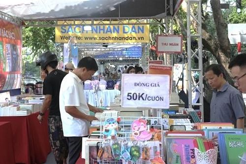 Hàng vạn cuốn sách giảm giá tại Hội sách Hà Nội lần thứ X