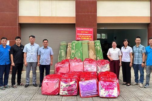 Những tấm lòng hướng về quê hương