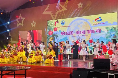Tổng duyệt chương trình 'Biên cương - Đêm hội trăng rằm' năm 2025